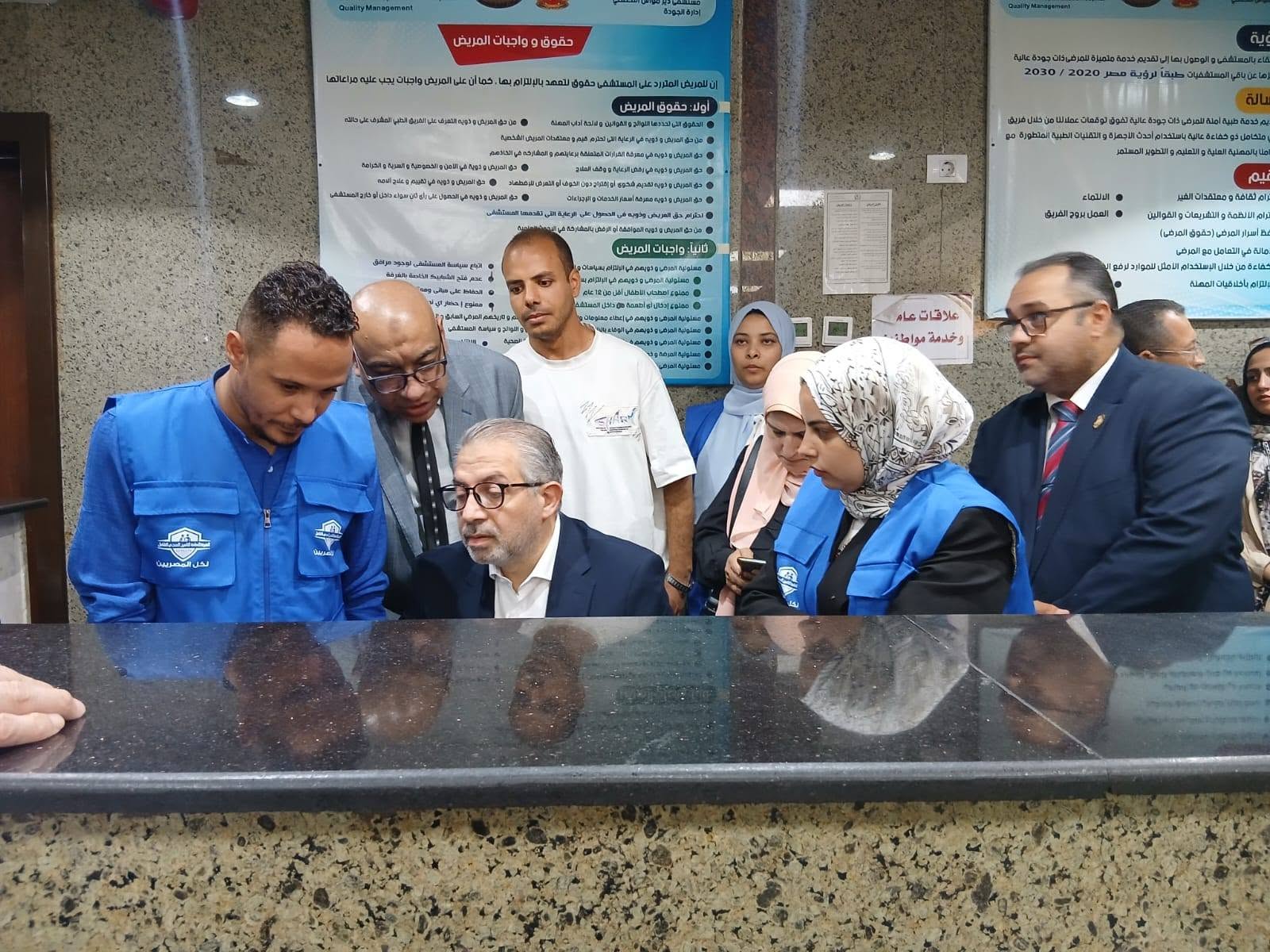 نائب وزير الصحة  يطلع علي منظومة  التامين بالمنيا